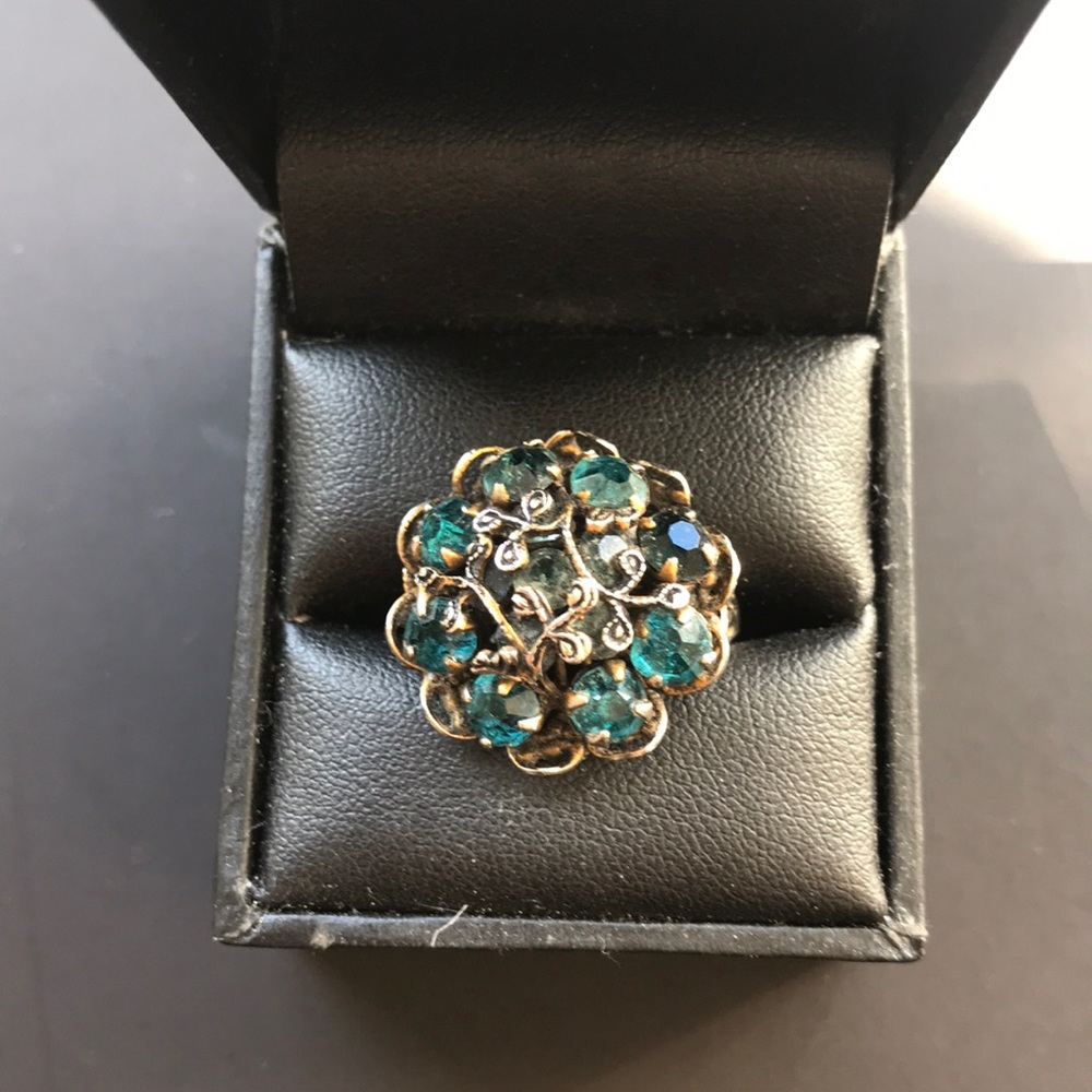 Ring vintage Blue stone scrolls on top